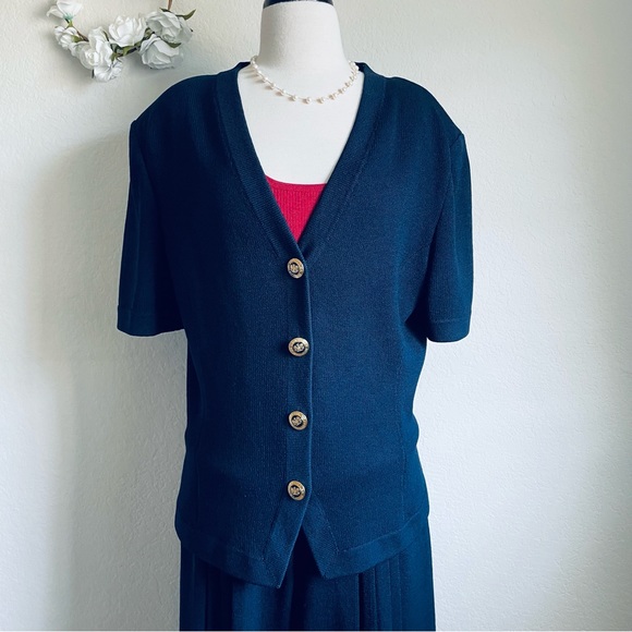 St. John Nautical Short Sleeve Blazer and St. John Red Knit Sleeveless Top SET - Picture 3 of 14